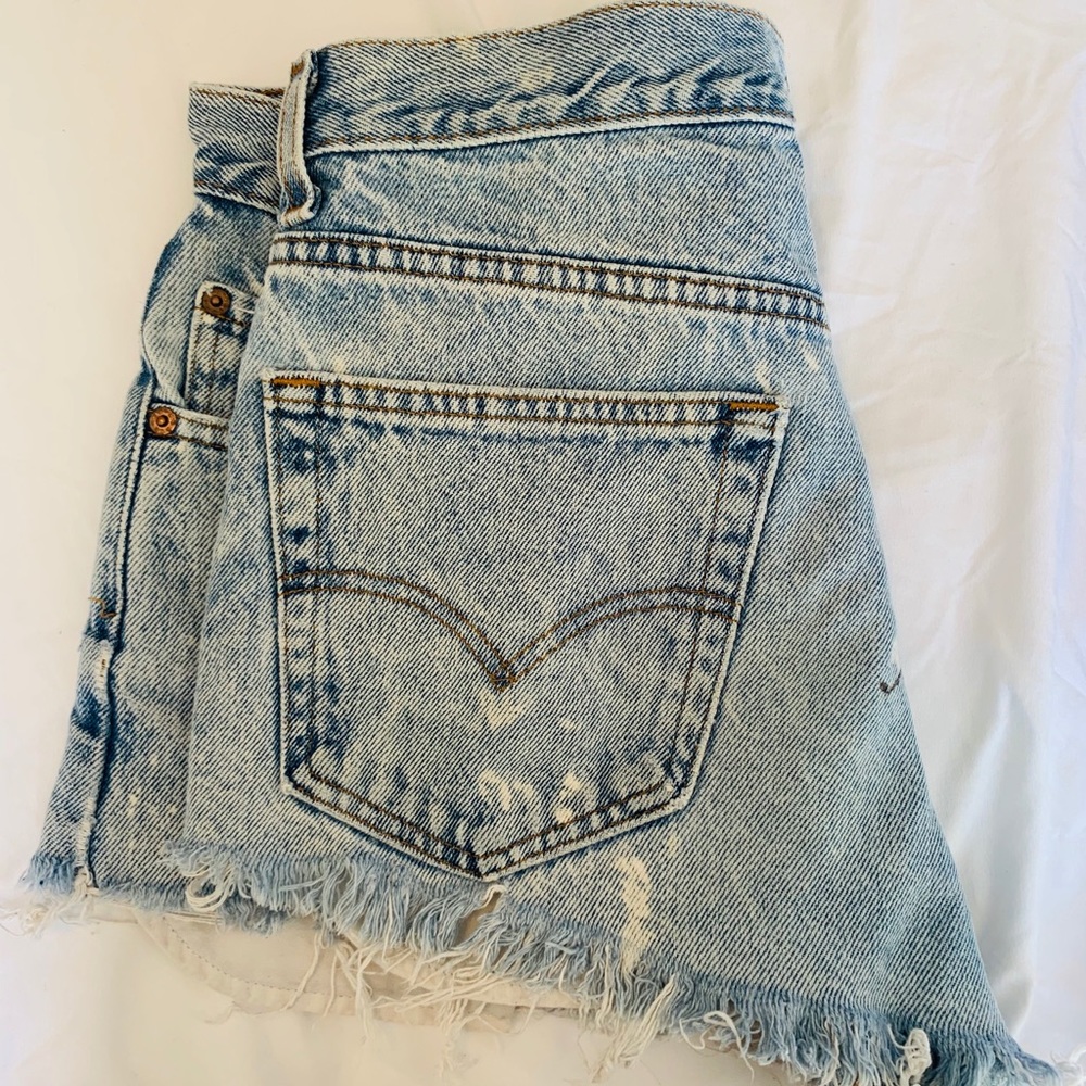 Vintage Levi’s cutoff jean shorts